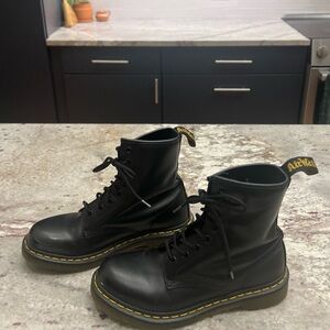 📓🕶️ Dr. Martens Black Leather Boots - SOLD fb marketplace